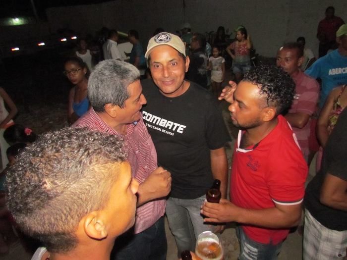 BOA HORA EM FESTA: ZÉ RESENDE ARRASTA MULTIDÃO E COMEMORA SEUS 51 ANOS NO MEIO DO POVO - Imagem 6