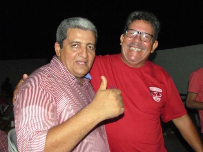 BOA HORA EM FESTA: ZÉ RESENDE ARRASTA MULTIDÃO E COMEMORA SEUS 51 ANOS NO MEIO DO POVO - Imagem 13