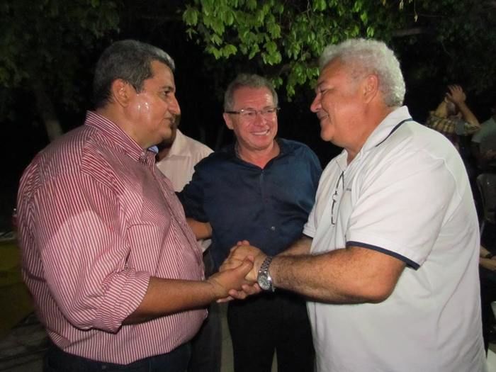 BOA HORA EM FESTA: ZÉ RESENDE ARRASTA MULTIDÃO E COMEMORA SEUS 51 ANOS NO MEIO DO POVO - Imagem 72