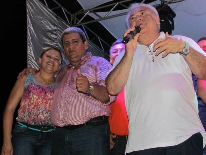 BOA HORA EM FESTA: ZÉ RESENDE ARRASTA MULTIDÃO E COMEMORA SEUS 51 ANOS NO MEIO DO POVO - Imagem 53