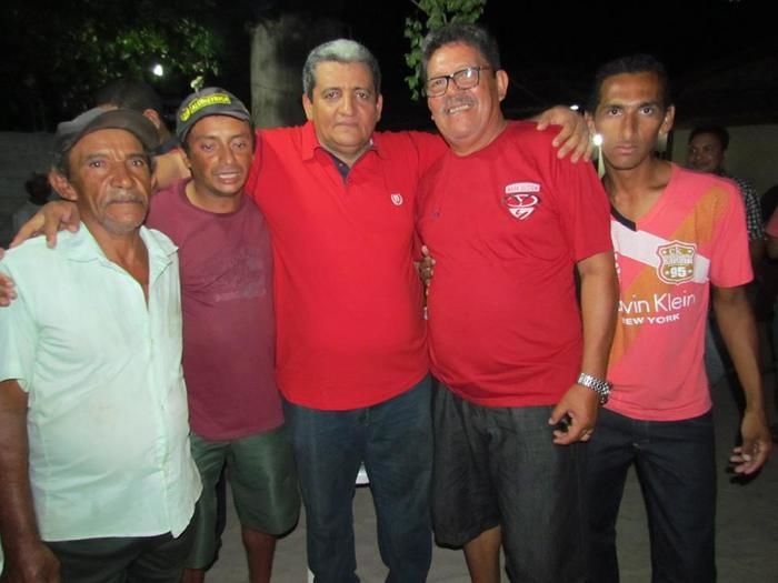 BOA HORA EM FESTA: ZÉ RESENDE ARRASTA MULTIDÃO E COMEMORA SEUS 51 ANOS NO MEIO DO POVO - Imagem 8