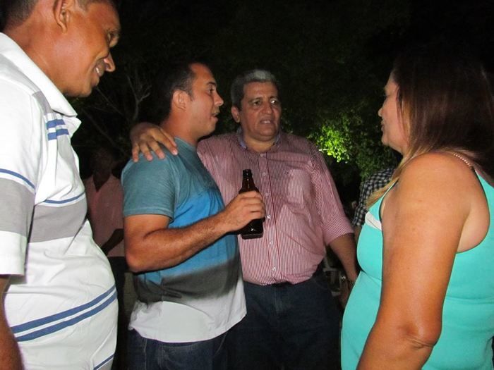 BOA HORA EM FESTA: ZÉ RESENDE ARRASTA MULTIDÃO E COMEMORA SEUS 51 ANOS NO MEIO DO POVO - Imagem 17