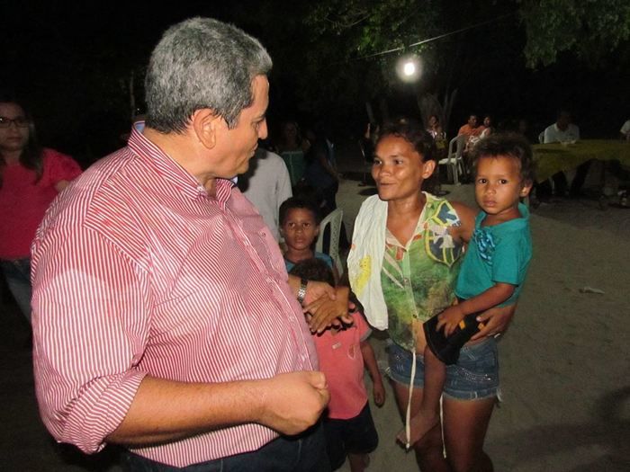 BOA HORA EM FESTA: ZÉ RESENDE ARRASTA MULTIDÃO E COMEMORA SEUS 51 ANOS NO MEIO DO POVO - Imagem 96