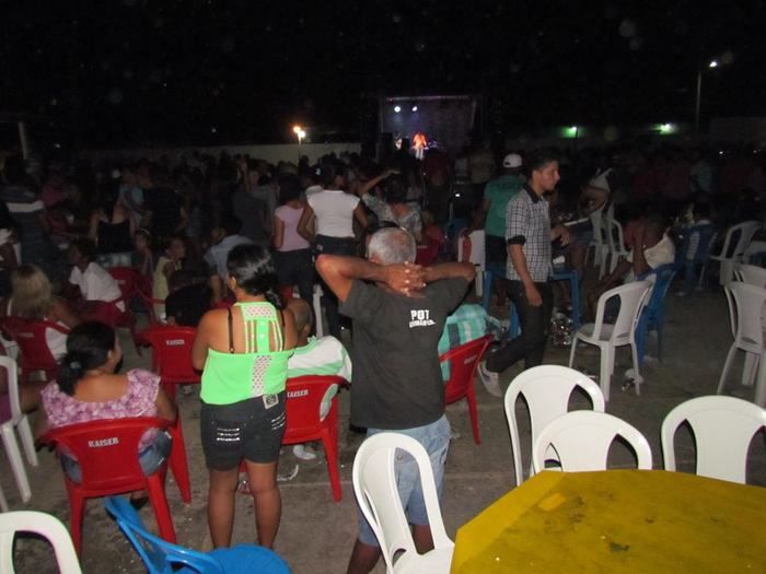 BOA HORA EM FESTA: ZÉ RESENDE ARRASTA MULTIDÃO E COMEMORA SEUS 51 ANOS NO MEIO DO POVO - Imagem 60