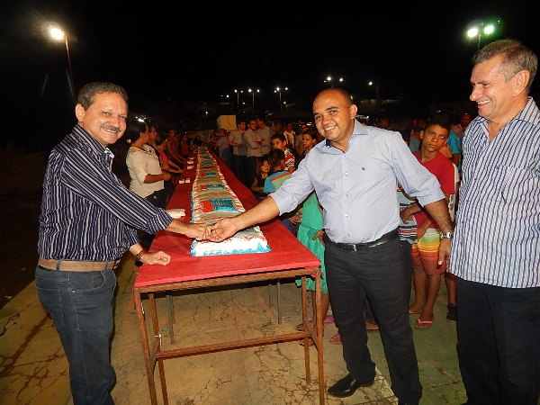 Aniversário de Lagoinha com Bolo de 20 metros  - Imagem 3
