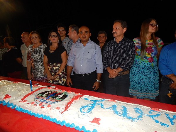 Aniversário de Lagoinha com Bolo de 20 metros  - Imagem 6