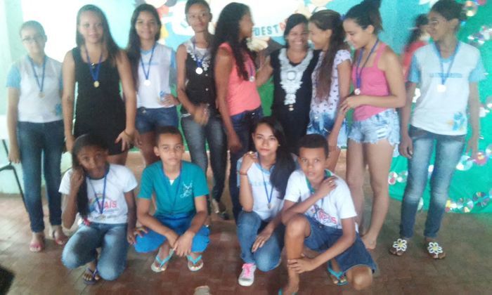 Alunos da Escola Municipal Antonio Xavier são homenageados por bons - Imagem 7