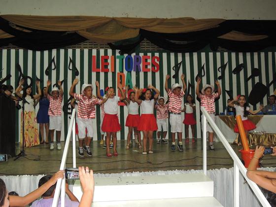 Mais de 90 crianças do programa Alfa e Beto colam grau  - Imagem 6