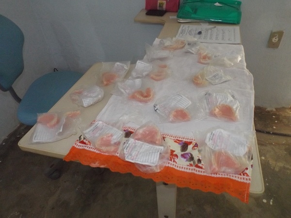 Secretaria Municipal de Saúde entrega 40 próteses dentárias a pessoas carentes do município - Imagem 1