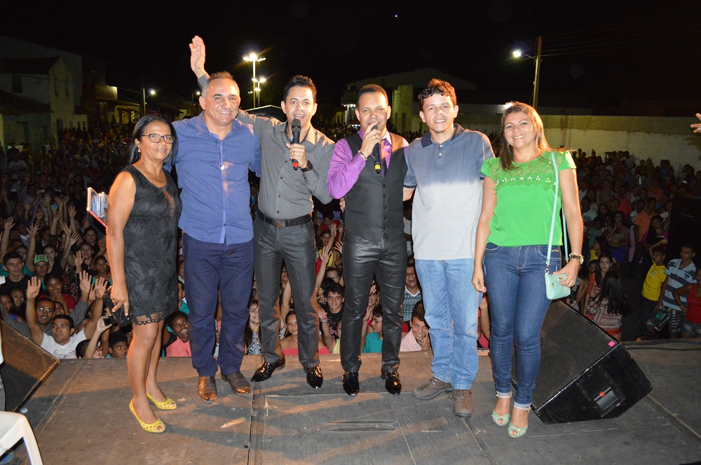 Evento arrasta multidão de evangélicos em comemoração ao Dia da Bíblia em Buriti dos Lopes