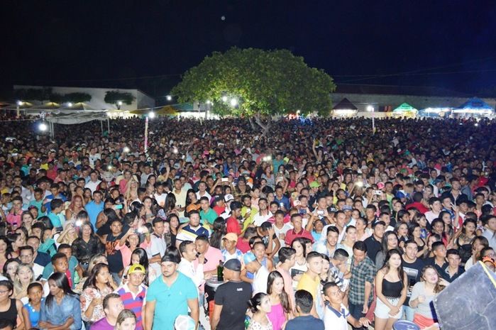 Multidão festeja os 20 anos de Vila Nova. (Crédito: Jota Ferreira)