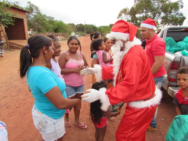 Papai Noel Fez Alegria das Crianças em Na Localidade Jardim - Imagem 46