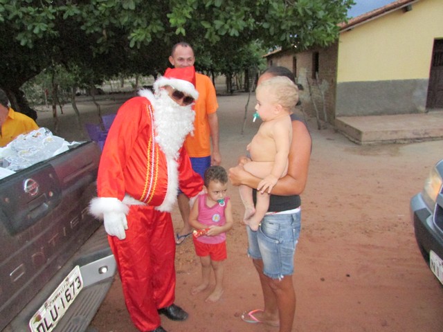 Papai Noel Fez Alegria das Crianças em Na Localidade Jardim - Imagem 82