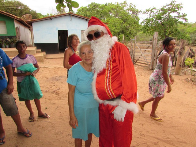 Papai Noel Fez Alegria das Crianças em Na Localidade Jardim - Imagem 13