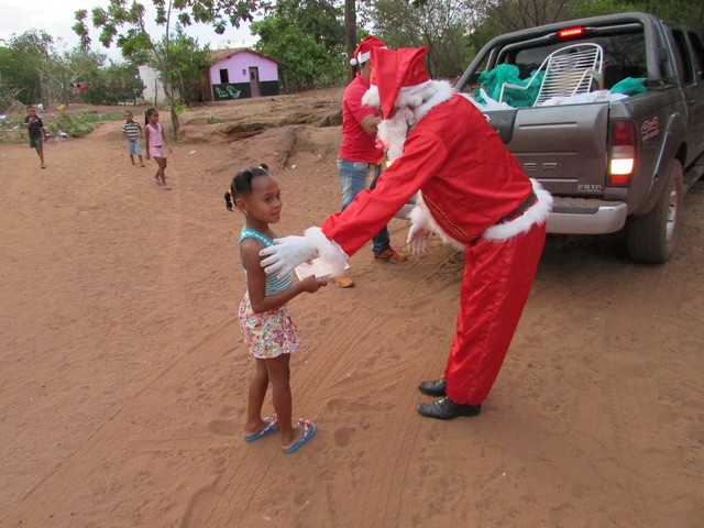Papai Noel Fez Alegria das Crianças em Na Localidade Jardim - Imagem 62
