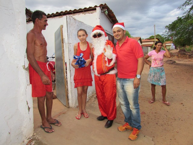 Papai Noel Fez Alegria das Crianças em Na Localidade Jardim - Imagem 69