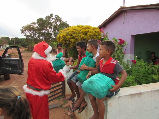 Papai Noel Fez Alegria das Crianças em Na Localidade Jardim - Imagem 40