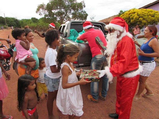 Papai Noel Fez Alegria das Crianças em Na Localidade Jardim - Imagem 42