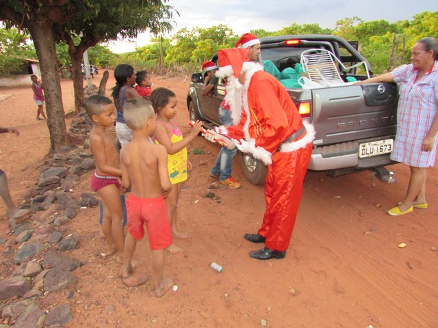 Papai Noel Fez Alegria das Crianças em Na Localidade Jardim - Imagem 71