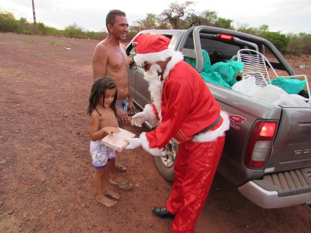 Papai Noel Fez Alegria das Crianças em Na Localidade Jardim - Imagem 59