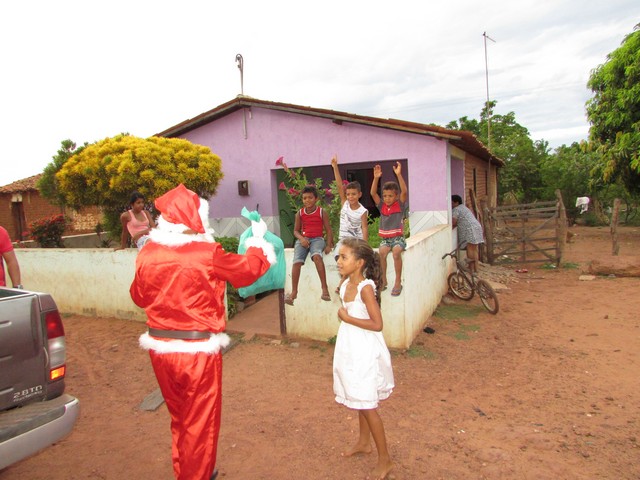 Papai Noel Fez Alegria das Crianças em Na Localidade Jardim - Imagem 38