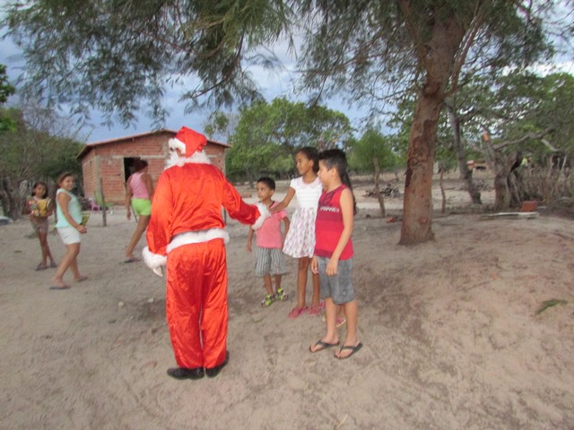 Papai Noel Fez Alegria das Crianças em Na Localidade Jardim - Imagem 79