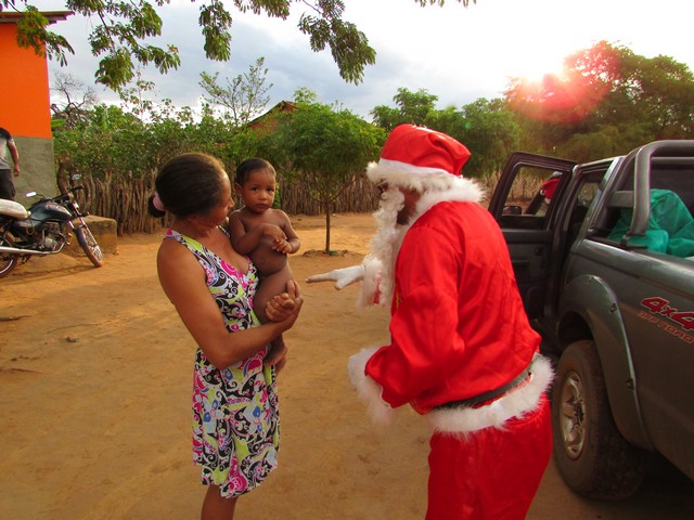 Papai Noel Fez Alegria das Crianças em Na Localidade Jardim - Imagem 35