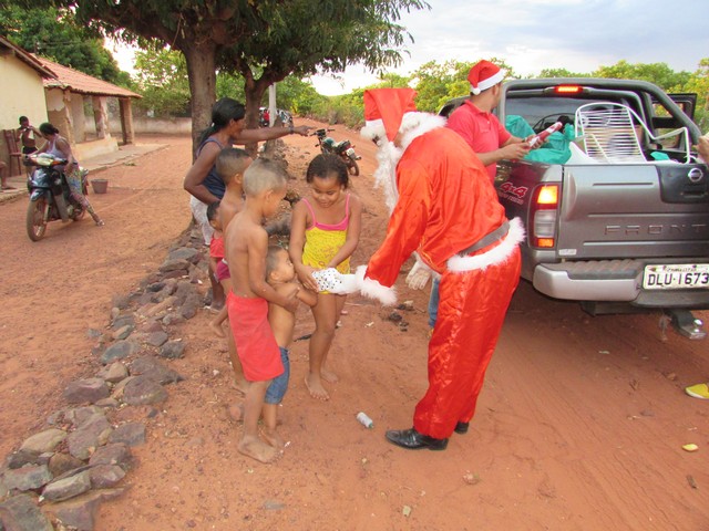Papai Noel Fez Alegria das Crianças em Na Localidade Jardim - Imagem 70