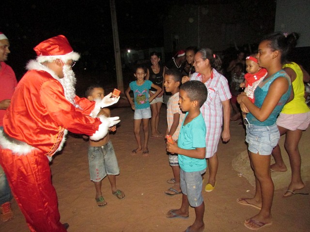 Papai Noel Fez Alegria das Crianças em Na Localidade Jardim - Imagem 100