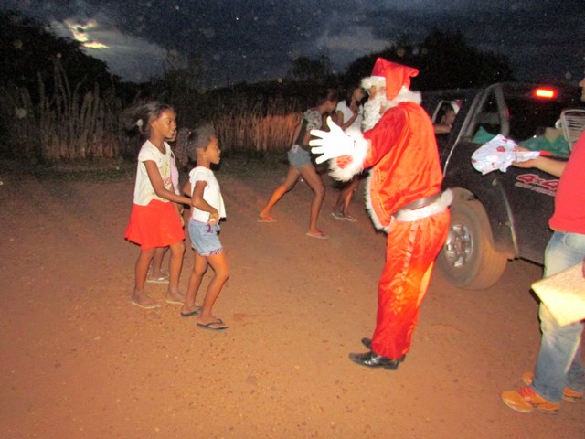 Papai Noel Fez Alegria das Crianças em Na Localidade Jardim - Imagem 91