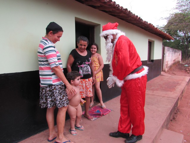 Papai Noel Fez Alegria das Crianças em Na Localidade Jardim - Imagem 17