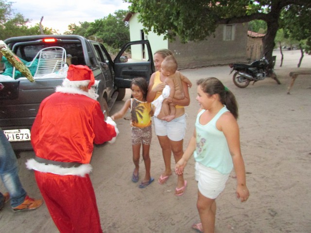 Papai Noel Fez Alegria das Crianças em Na Localidade Jardim - Imagem 76
