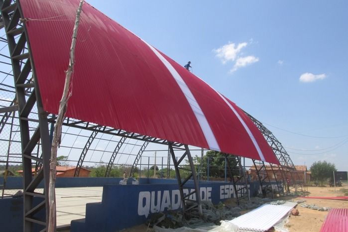 Prefeito: Walter Alencar cobre Quadra de Esporte de Pitombeira  - Imagem 10