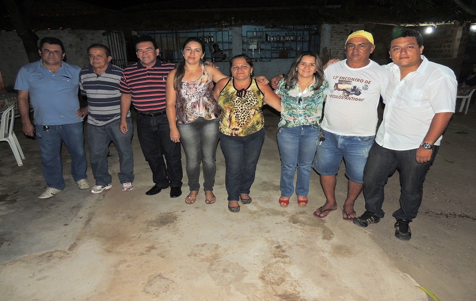 Prefeita Neuma Café prestigia convite do casal Antonio Milton e Maria Aldenir