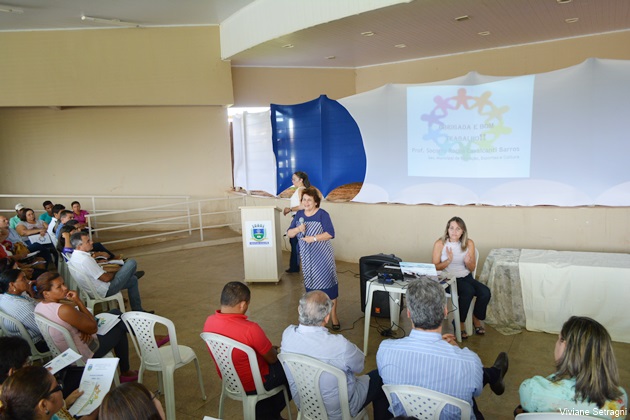 Mais de 460 profissionais da Educação participam do primeiro dia da Formação Continuada 2015 da SEMEEC de Corrente - Imagem 4