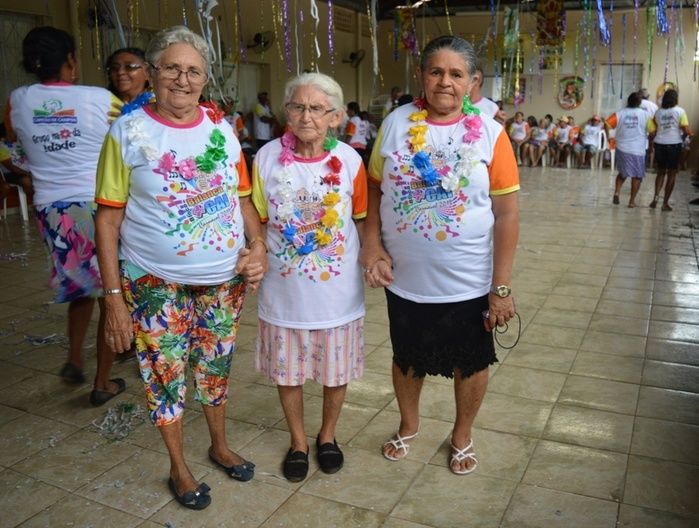 Idosos animam no Bloco Balança mas não Cai no carnaval 2015 - Imagem 3