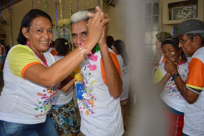 Idosos animam no Bloco Balança mas não Cai no carnaval 2015 - Imagem 14
