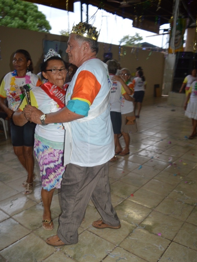 Idosos animam no Bloco Balança mas não Cai no carnaval 2015 - Imagem 35