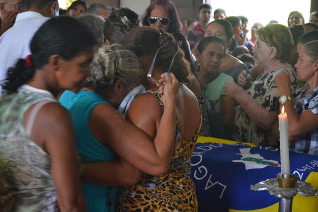 Gercineide Monteiro é sepultada em Lagoa do Sitio  - Imagem 4