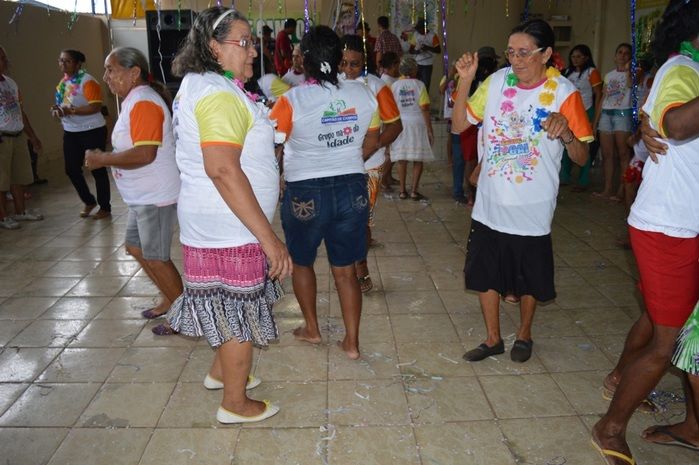 Idosos animam no Bloco Balança mas não Cai no carnaval 2015 - Imagem 15