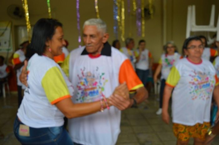 Idosos animam no Bloco Balança mas não Cai no carnaval 2015 - Imagem 7