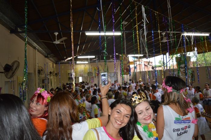 Idosos animam no Bloco Balança mas não Cai no carnaval 2015 - Imagem 24