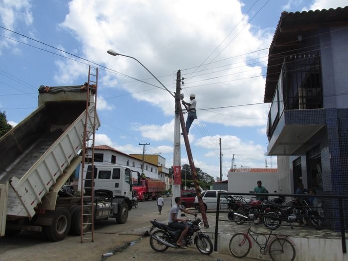 Equipe de iluminação troca lâmpadas no Centro e Bairros de Agricolândia - Imagem 7