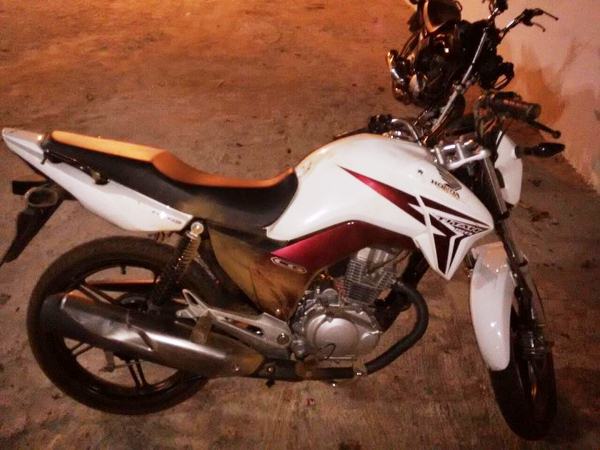 Dupla é presa em Campo Maior com moto roubada em José de Freitas - Imagem 2