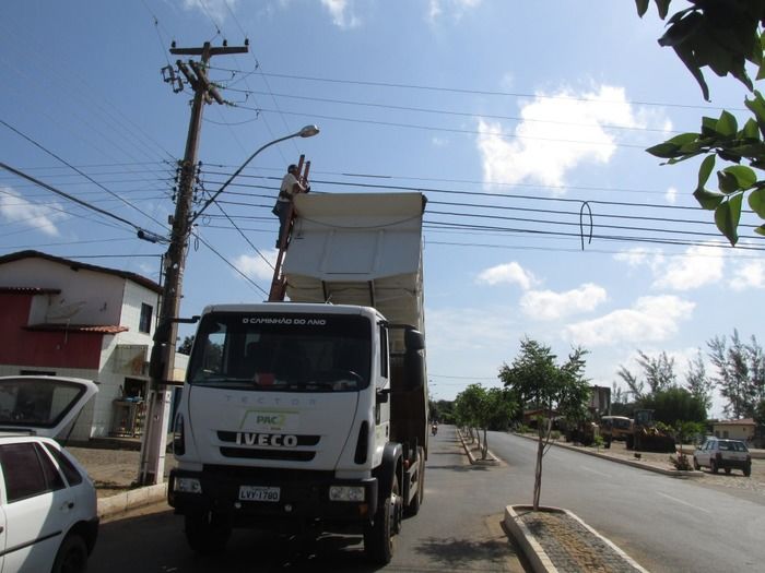 Equipe de iluminação troca lâmpadas no Centro e Bairros de Agricolândia - Imagem 4
