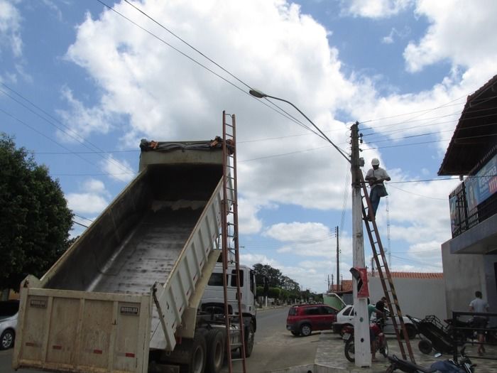 Equipe de iluminação troca lâmpadas no Centro e Bairros de Agricolândia - Imagem 8