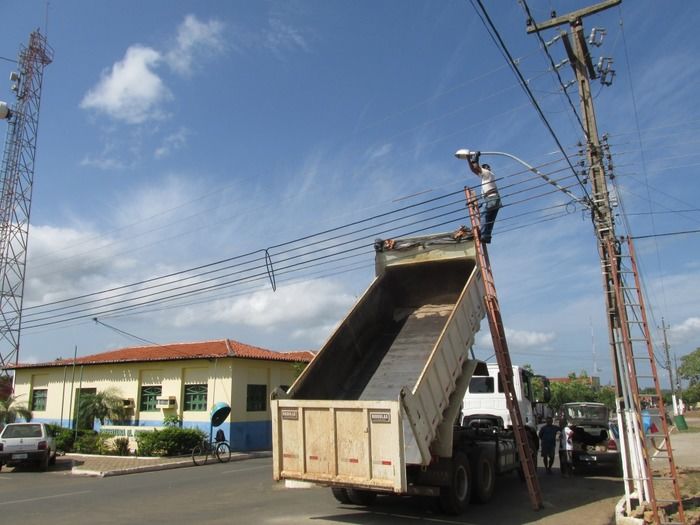 Equipe de iluminação troca lâmpadas no Centro e Bairros de Agricolândia - Imagem 10