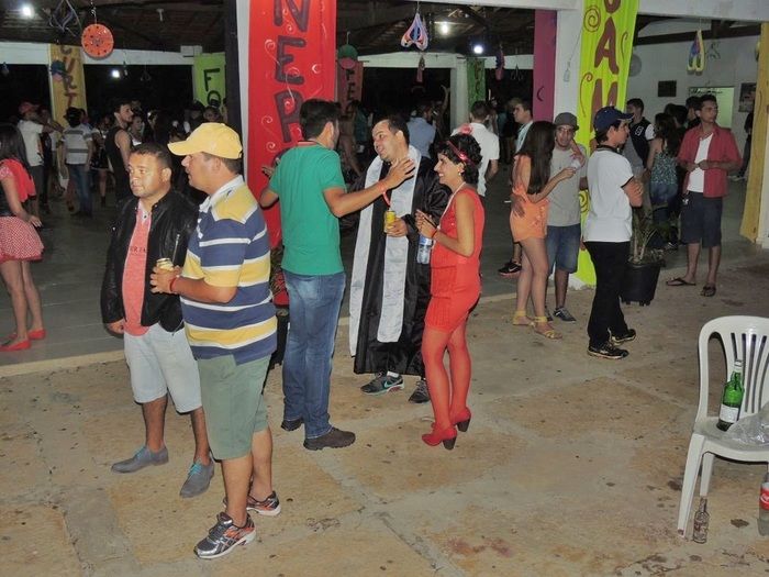 Público prestigia o Baile à Fantasia realizado sexta na AABB - Imagem 6