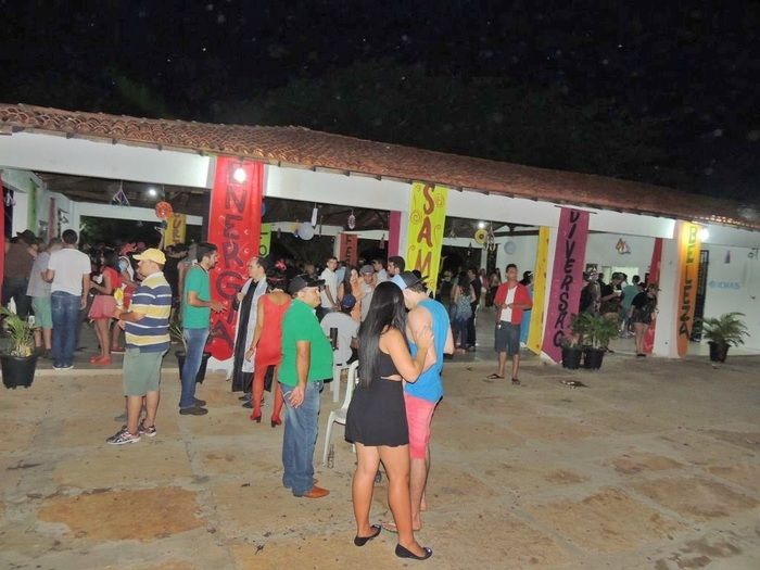 Público prestigia o Baile à Fantasia realizado sexta na AABB - Imagem 15