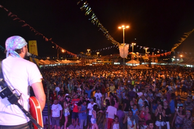 Corso e banda Nairê agitam a primeira noite de Carnaval em Campo Maior - Imagem 1